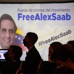 Varias personas escuchan una rueda de prensa del movimiento Free Alex Saab en Caracas (Venezuela). Imagen de archivo. EFE/ Rayner Peña R.