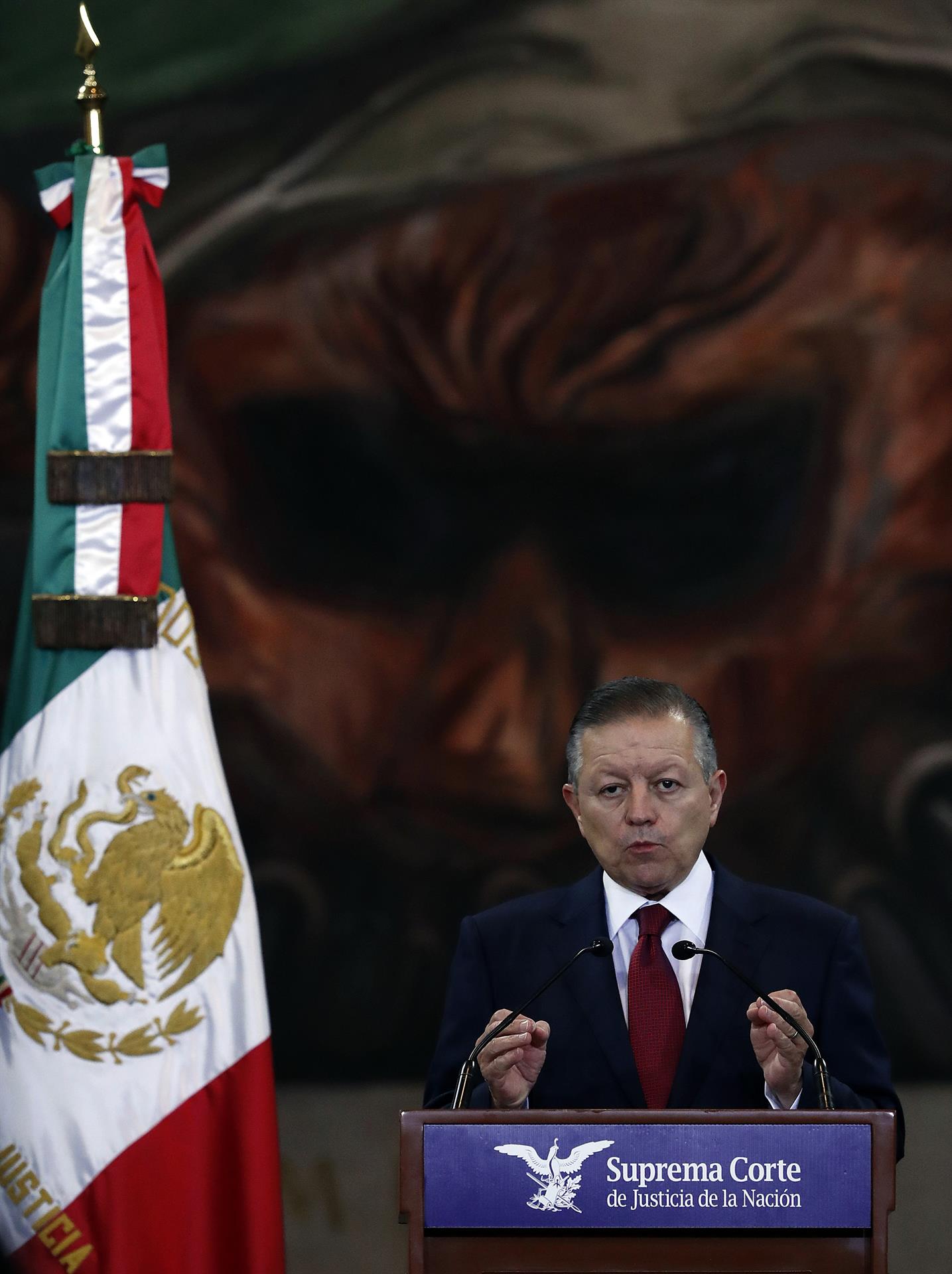 Fotografía de archivo fechada el 22 de junio de 2022 que muestra al ministro presidente de la Suprema Corte de Justicia de la Nación (SCJN), Arturo Zaldívar, mientras habla durante una rueda de prensa en Ciudad de México (México). EFE/Mario Guzmán