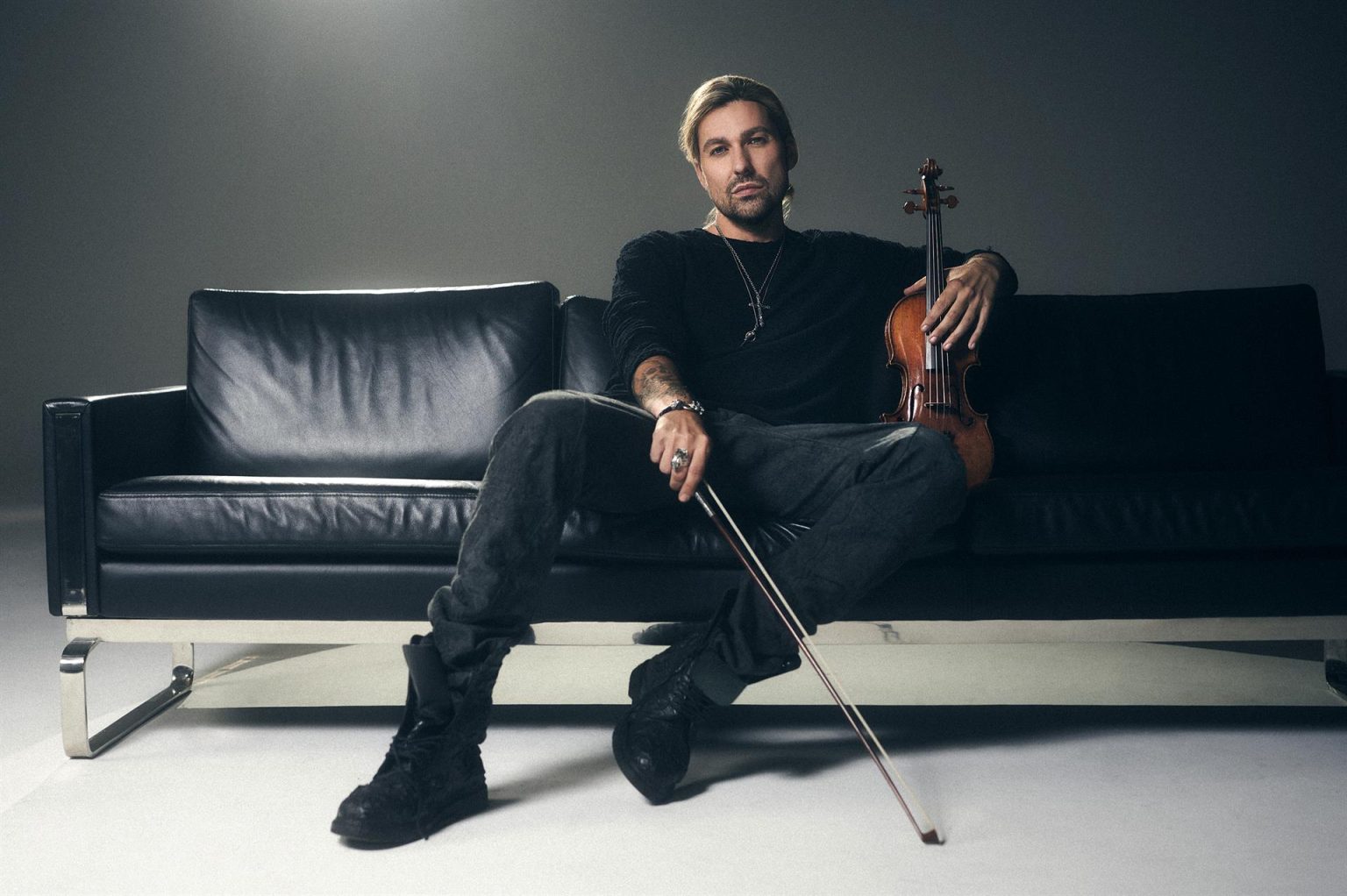 Fotografía cedida hoy, por Universal Music México del violinista, actor y modelo alemán, David Garrett, mientras posa. EFE/ Universal Music México SOLO USO EDITORIAL SOLO DISPONIBLE PARA ILUSTRAR LA NOTICIA QUE ACOMPAÑA (CRÈDITO OBLIGATORIO)