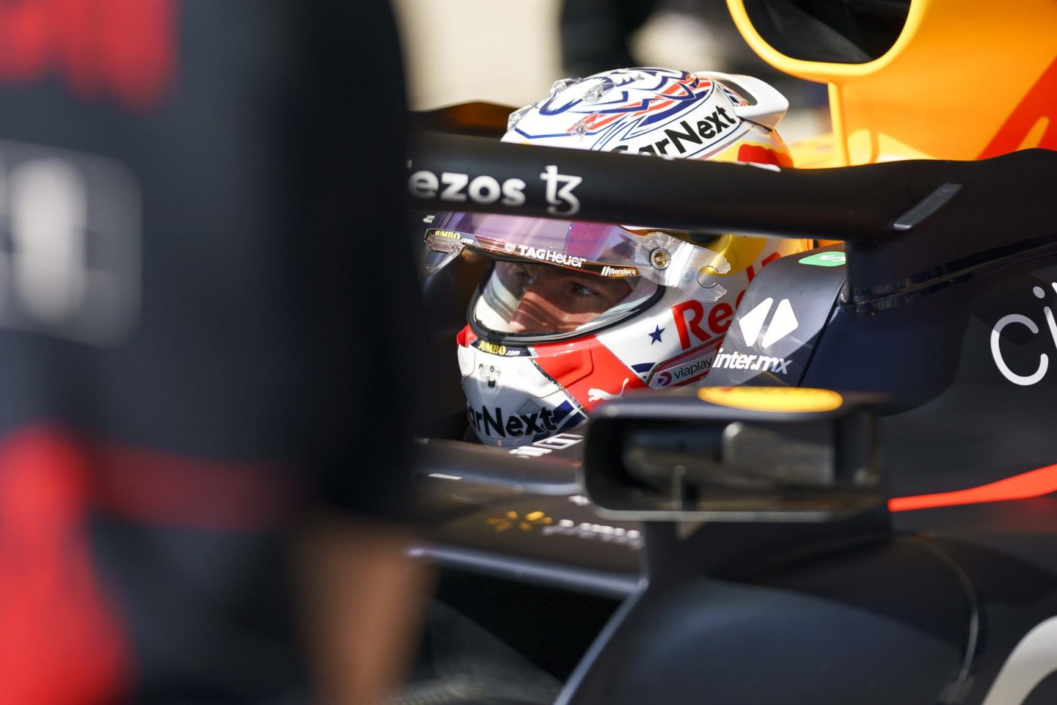 El piloto holandés de Fórmula Uno Max Verstappen de Red Bull se ve en el Gran Premio de Fórmula Uno de los Estados Unidos en el Circuito de las Américas en Austin. EFE/EPA/GREG NASH