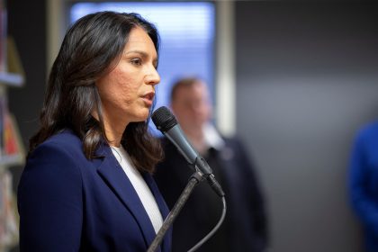 Fotografía de archivo del 21 de marzo de 2019 que muestra a la congresista demócrata por Hawai, Tulsi Gabbard. EFE/Cj Gunther