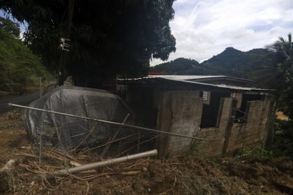 Fotografía de una casa derrumbada por el paso del huracán Fiona en el pueblo de Naranjito (Puerto Rico). EFE/ Thais Llorca