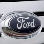 Foto de archivo del logo de Ford. EFE/Jeff Kowalsky