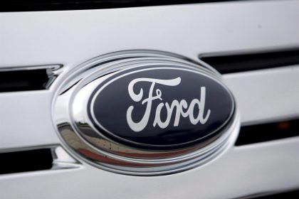 Foto de archivo del logo de Ford. EFE/Jeff Kowalsky