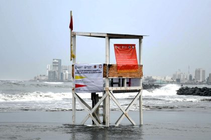 Fotografía de la playa antes de la llegada del huracán Karl en el Puerto de Veracruz (México). Imagen de archivo. EFE/Miguel Victoria