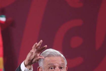 El presidente de México, Andrés Manuel López Obrador, participa en una rueda de prensa hoy, en el Palacio Nacional de Ciudad de México (México). EFE/ Sáshenka Gutiérrez