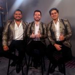 Los integrantes de la banda La Adictiva (de izq. a dcha.) Isaac Salas, Guillermo Garza y Jerry Corrales posan para Efe durante una entrevista realizada hoy en Miami, Florida (EE.UU.). EFE/Alfonso Rodríguez