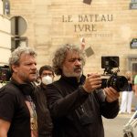 Fotografía cedida hoy por TelevisaUnivision que muestra al director Alejandro Bazzano (i) y el cinematógrafo David Azcano durante el rodaje de la serie "Travesuras de la niña mala", que estará disponible antes de fin de año a través de su nuevo servicio de "streaming" por suscripción ViX+. EFE/TelevisaUnivision /SOLO USO EDITORIAL /NO VENTAS /SOLO DISPONIBLE PARA ILUSTRAR LA NOTICIA QUE ACOMPAÑA /CRÉDITO OBLIGATORIO