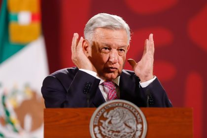 El Presidente de México, Andrés Manuel López Obrador, participa durante su rueda de prensa hoy, en el Palacio Nacional en Ciudad de México (México). EFE/Isaac Esquivel