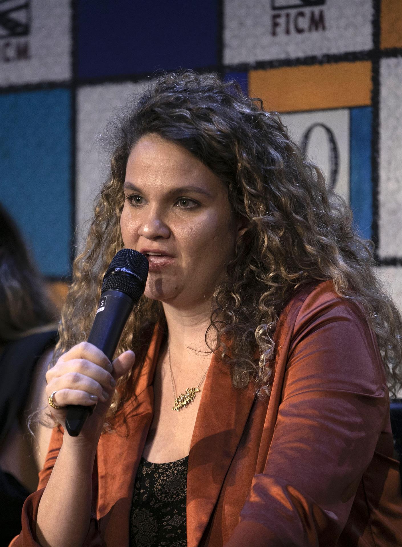 La directora nicaragüense de cine Laura Baumeister habla durante una rueda de prensa, hoy, en el marco del Festival Internacional de Cine de Morelia, en el estado de Michoacán (México). EFE/ Iván Villanueva