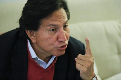 El expresidente peruano Alejandro Toledo habla durante una entrevista con la agencia de noticias EFE en un hotel en Manhattan, Nueva York (EE.UU.). Imagen de archivo. EFE/Eduardo Muñoz Álvarez