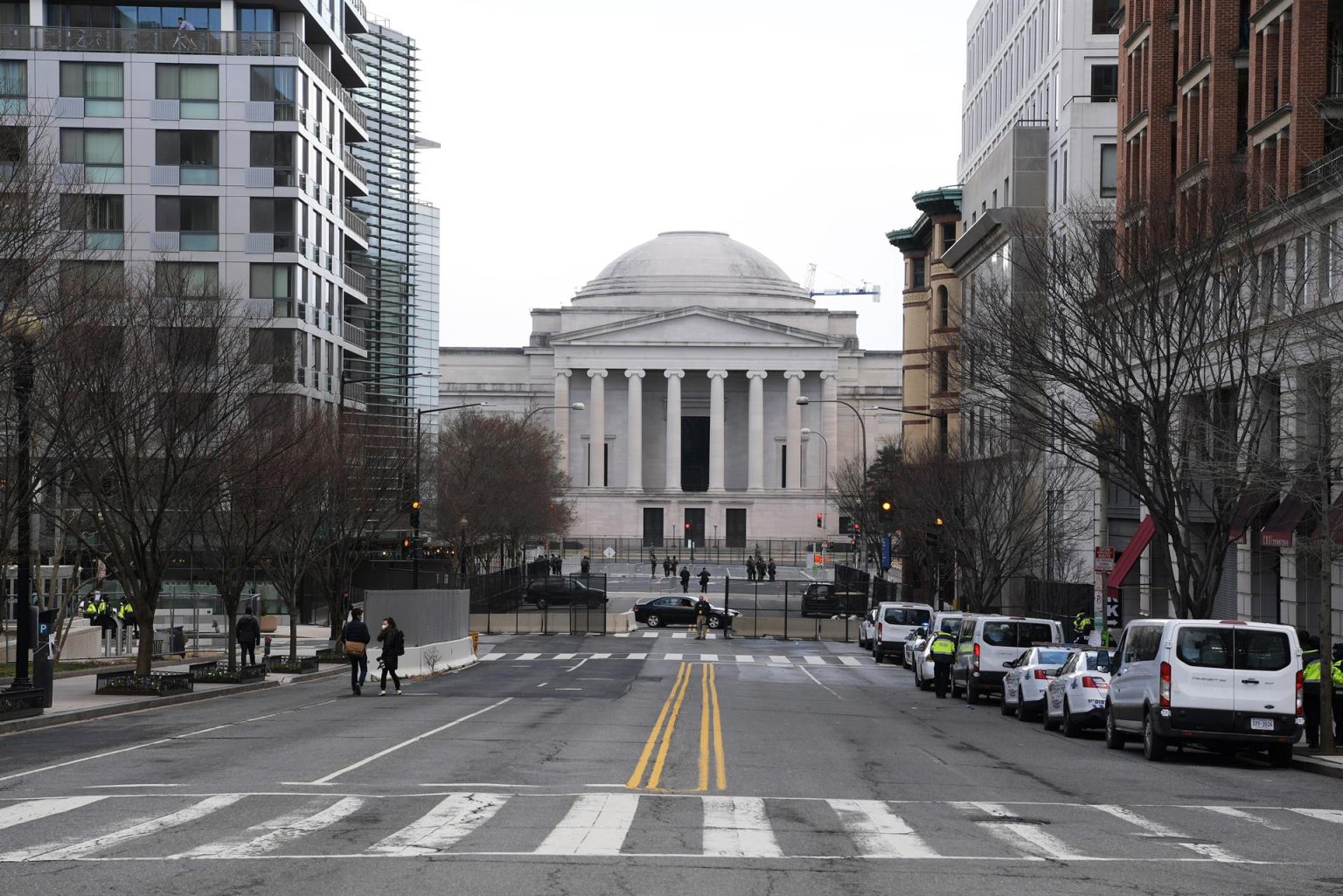 Fotografía de archivo del 20 de enero de 2021 donde se muestra el edificio del Capitolio en Washington. Estados Unidos inicia este sábado la cuenta atrás de las elecciones legislativas del 8 de noviembre. EFE/Lenin Nolly