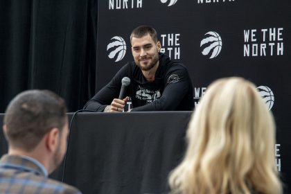 Fotografía de archivo fechada el 26 de septiembre de 2022 que muestra al jugador español de baloncesto Juancho Hernangómez durante una rueda de prensa en Toronto (Canadá). EFE/Julio César Rivas