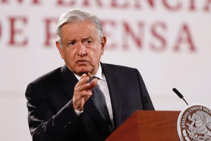 El presidente de México, Andrés Manuel López Obrador, habla durante su conferencia de prensa matutina, en el Palacio Nacional en Ciudad de México (México). EFE/ Isaac Esquivel