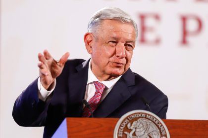 El Presidente de México, Andrés Manuel López Obrador, participa durante su rueda de prensa hoy, en el Palacio Nacional en Ciudad de México (México). EFE/Isaac Esquivel