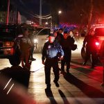 Personal de la Policía Municipal y de la Marina resguardan la zona donde se registro un motín de indocumentados venezolanos, en la madrugada de hoy, en Tijuana (México). EFE/ Joabeth Terriquez