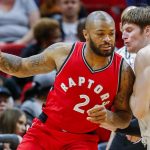 Foto de archivo del jugador PJ Tucker (i). EFE/ERIK S. LESSER