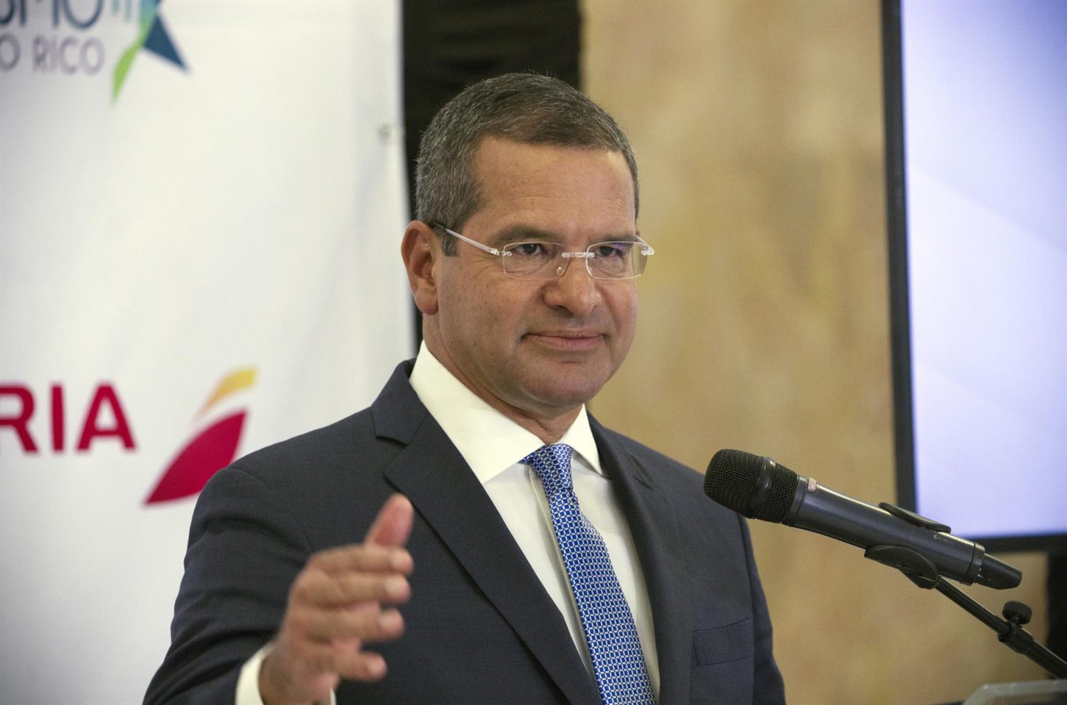 El gobernador de Puerto Rico, Pedro Pierluisi, habla durante una rueda de prensa. Imagen de archivo. EFE/Thais Llorca