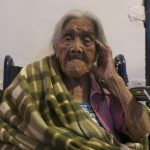 Fotografía de archivo fechada el 1 de noviembre de 2018 que muestra a María Salud Ramírez Caballero “Mamá Coco” en su hogar de la comunidad de Santa Fe de la Laguna, Michoacán (México). EFE/Iván Villanueva