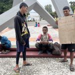 Una familia de personas migrantes de origen venezolano permanecen el 17 de octubre de 2022, en el municipio San Pedro Tapanatepec, en el estado de Oaxaca (México). EFE/ José de Jesús Cortés