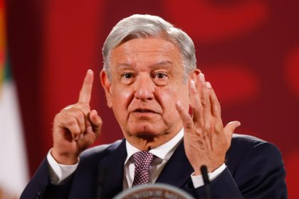 El presidente de México, Andrés Manuel López Obrador, habla durante una conferencia de prensa hoy, en el Palacio Nacional, en Ciudad de México (México). EFE/ Isaac Esquivel