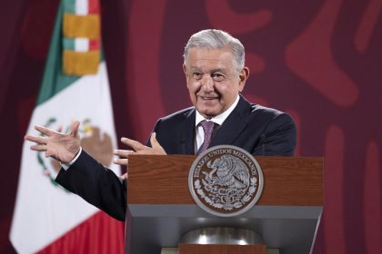 Fotografía cedida por la Presidencia de México, el Presidente mexicano, Andrés Manuel López Obrador habla durante una rueda de prensa en Palacio Nacional de la Ciudad de México (México). EFE / Presidencia de México/SOLO USO EDITORIAL/SOLO DISPONIBLE PARA ILUSTRAR LA NOTICIA QUE ACOMPAÑA (CRÉDITO OBLIGATORIO)