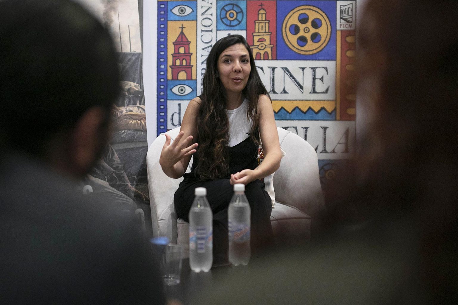 La directora colombiana de cine Laura Mora Ortega habla hoy, durante una rueda de prensa del Festival Internacional de Cine de Morelia, en el estado de Michoacán (México). EFE/Iván Villanueva