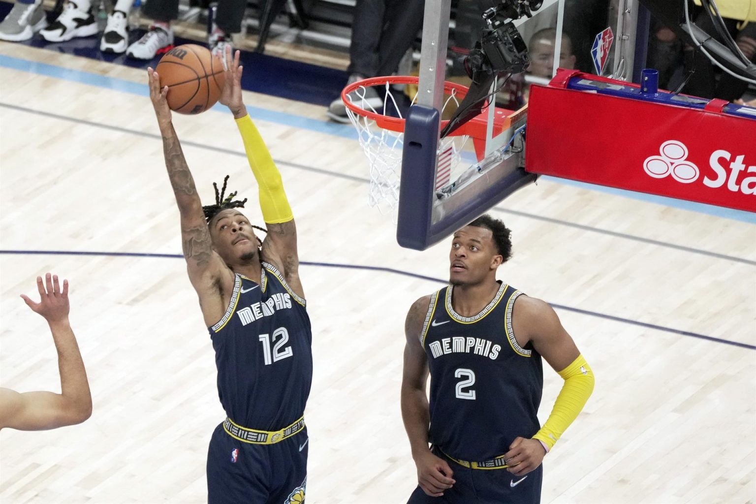 Fotografía de archivo de Ja Morant (12) de los Memphis Grizzlies. EFE/ Karen Pulfer Focht