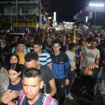 Migrantes protestan la madrugada de este sábado, en la ciudad de Tapachula en el estado de Chiapas (México). EFE/Juan Manuel Blanco