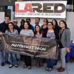 Fotografía de archivo de pastores y líderes Latinos del sur de California se manifiestan con un cartel frente al edificio federal del Servicio de Inmigración y Ciudadanía (USCIS) en los Ángeles, California. EFE/Iván Mejía