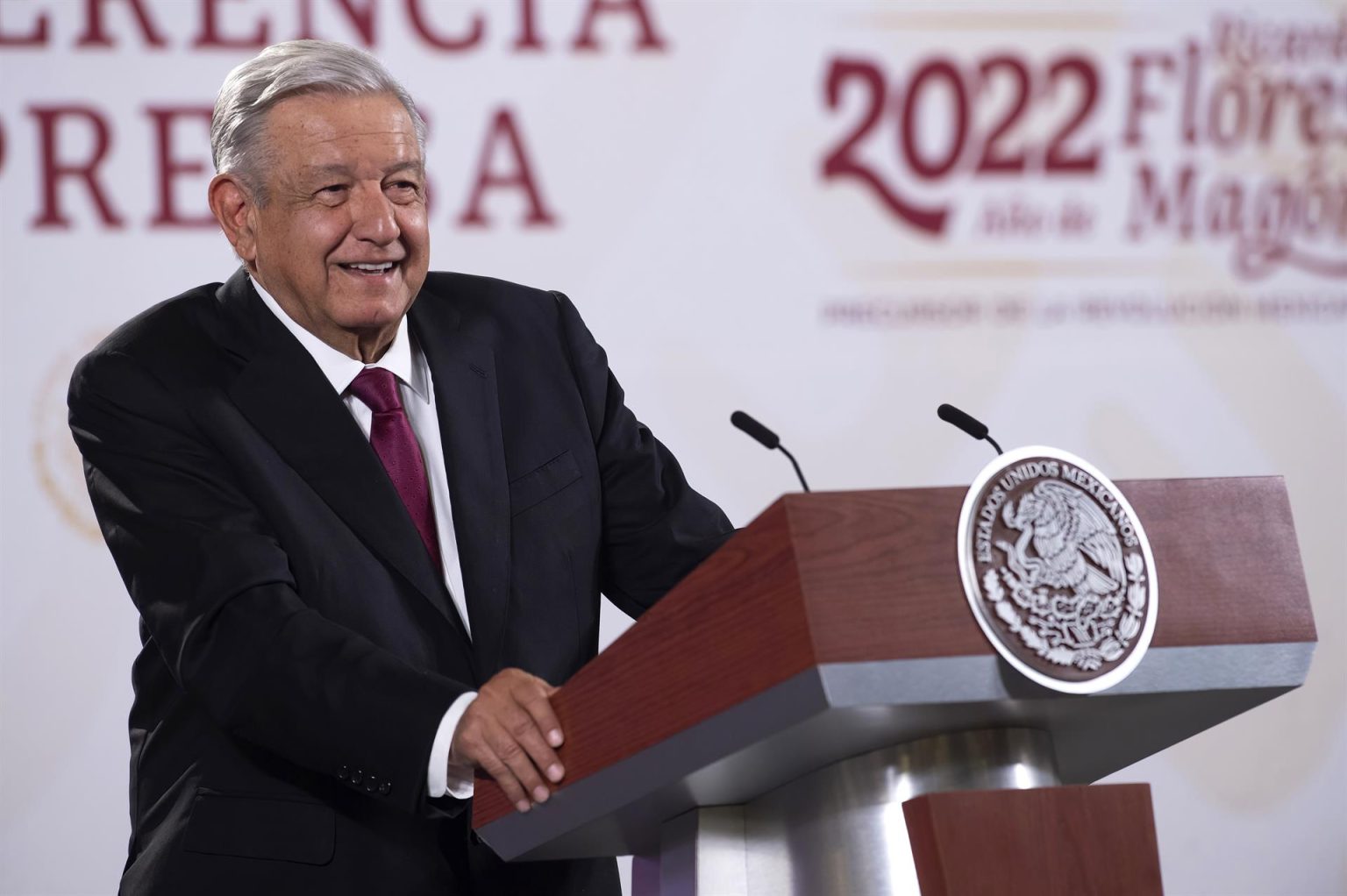 Fotografía cedida hoy, por la presidencia de México, del presidente de México, Andrés Manuel López Obrador, durante una rueda de prensa en el Palacio Nacional de la Ciudad de México (México). EFE/ Presidencia De México SOLO USO EDITORIAL/NO VENTAS/SOLO DISPONIBLE PARA ILUSTRAR LA NOTICIA QUE ACOMPAÑA/CRÉDITO OBLIGATORIO