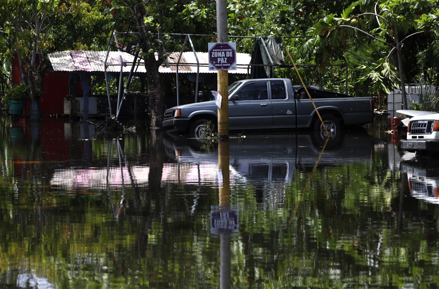 Fotografía de una calle inundada tras el paso del huracán Fiona, en Loíza (Puerto Rico). Imagen de archivo. EFE/ Thais Llorca