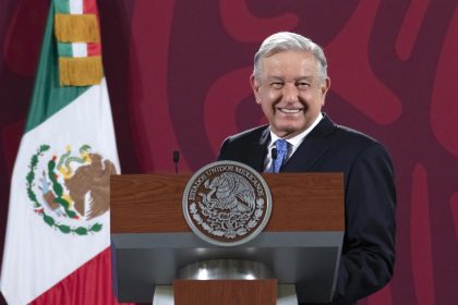 Fotografía cedida por la Presidencia de México que muestra al mandatario mexicano, Andrés Manuel López Obrador, durante una rueda de prensa en el Palacio Nacional de la Ciudad de México (México). EFE/ Presidencia de México/SOLO USO EDITORIAL/SOLO DISPONIBLE PARA ILUSTRAR LA NOTICIA QUE ACOMPAÑA(CRÉDITO OBLIGATORIO)