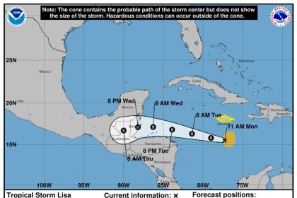 Fotografía cedida por la Oficina Nacional de Administración Oceánica y Atmosférica (NOAA) a través del Centro Nacional de Huracanes (NHC) donde se muestra el pronóstico de cinco días del paso de la tormenta tropical Lisa. EFE/ NOAA-NHC / SOLO USO EDITORIAL/ SOLO DISPONIBLE PARA ILUSTRAR LA NOTICIA QUE ACOMPAÑA (CRÉDITO OBLIGATORIO)