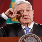 El presidente de México, Andrés Manuel López Obrador, durante su participación en la conferencia matutina este lunes en Palacio Nacional, en la Ciudad de México (México). EFE/Isaac Esquivel