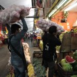 Fotografía de archivo que muestra a vendedores de la Central de Abasto en Ciudad de México (México). EFE/Mario Guzmán