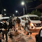 Miembros de la Guardia Nacional detienen a un grupo de migrantes hoy, en Tapachula (México). EFE/Juan Manuel Blanco