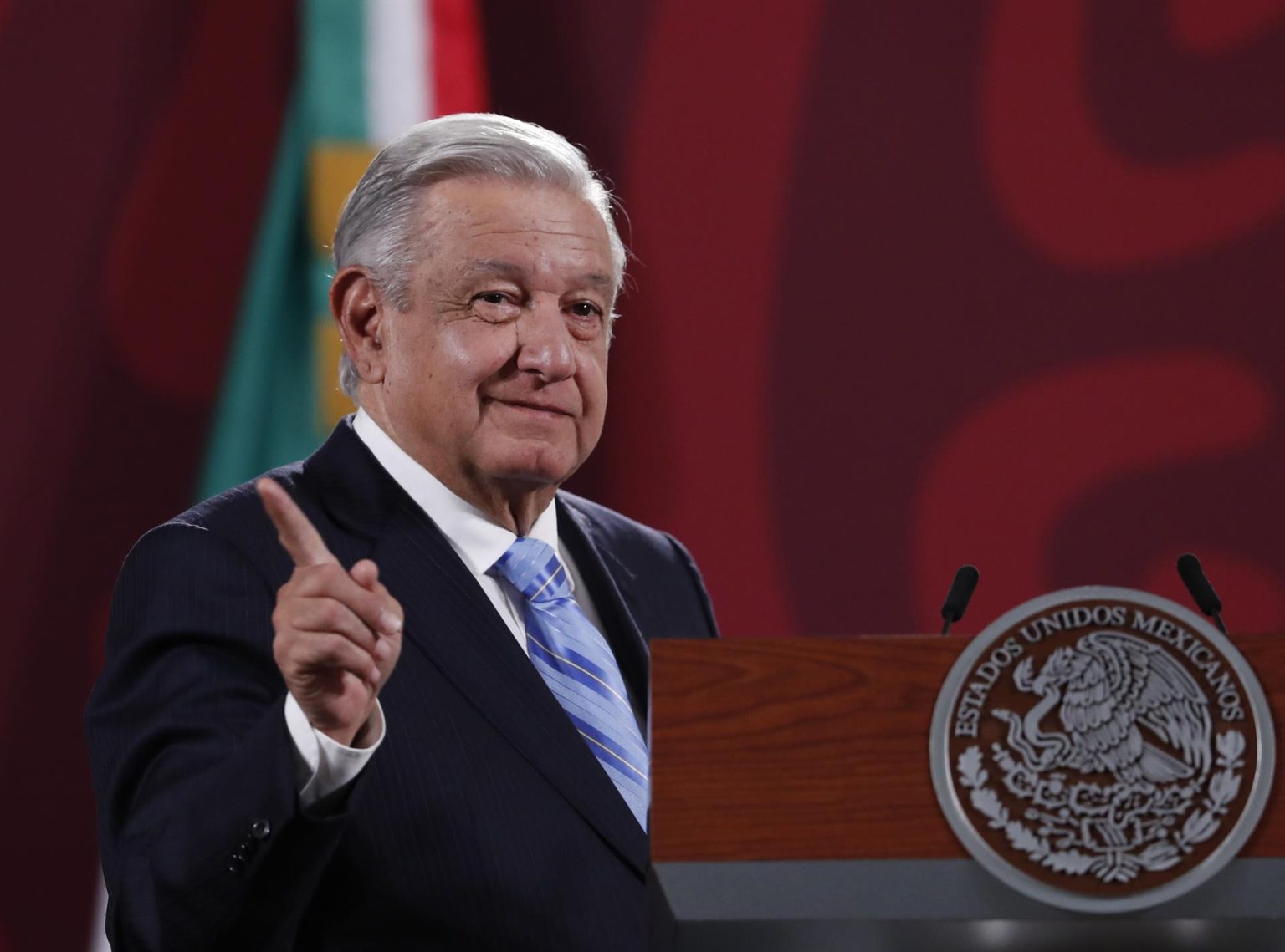 El presidente de México Andrés Manuel López Obrador habla durante una rueda de prensa este jueves, en el Palacio Nacional, en la Ciudad de México (México). EFE/Mario Guzmán