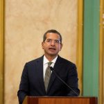 El gobernador de Puerto Rico, Pedro Pierluisi, habla durante una conferencia de prensa. Imagen de archivo. EFE/ Orlando Barría