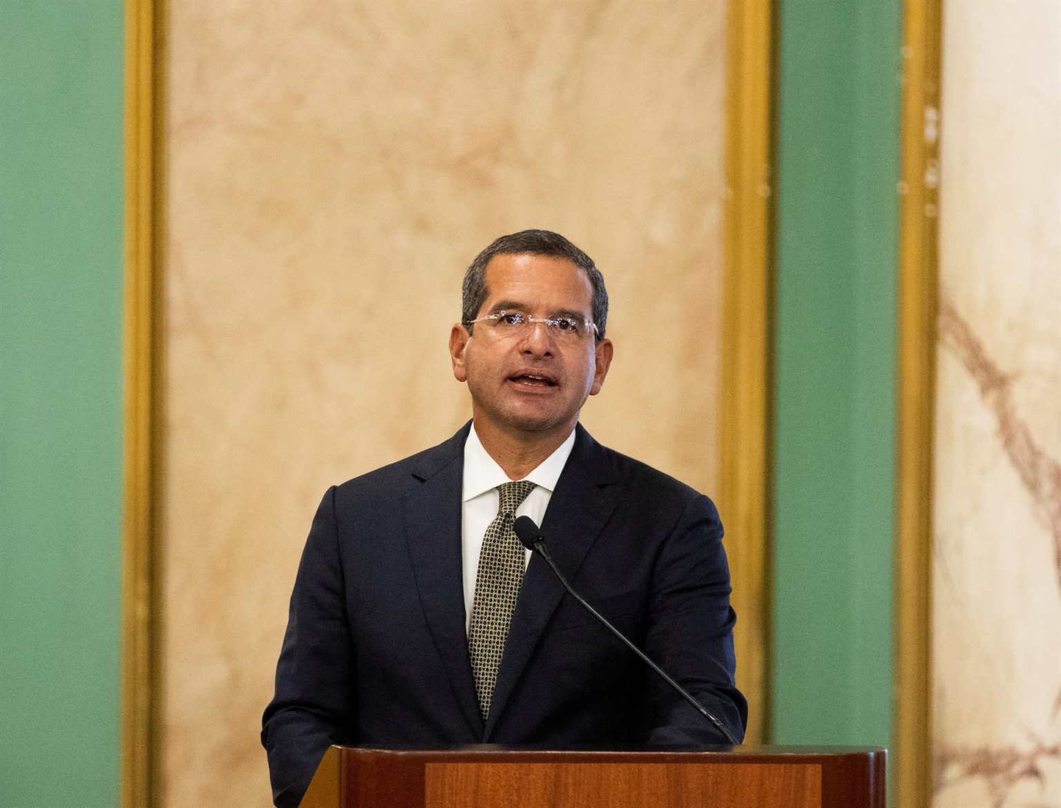 El gobernador de Puerto Rico, Pedro Pierluisi, habla durante una conferencia de prensa. Imagen de archivo. EFE/ Orlando Barría