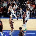 Ja Morant (arriba) de los Memphis Grizzlies en acción frente a los New York Knicks en el Madison Square Garden, en Nueva York (EE.UU.), este 27 de noviembre de 2022. EFE/EPA/Jason Szenes
