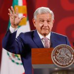 El presidente de México, Andrés Manuel López Obrador, participa hoy, en una rueda de prensa en Palacio Nacional, en la Ciudad de México (México). EFE/ Isaac Esquivel