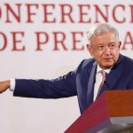 El presidente de México, Andrés Manuel López Obrador, participa hoy, en una rueda de prensa en Palacio Nacional, en la Ciudad de México (México). EFE/ Isaac Esquivel