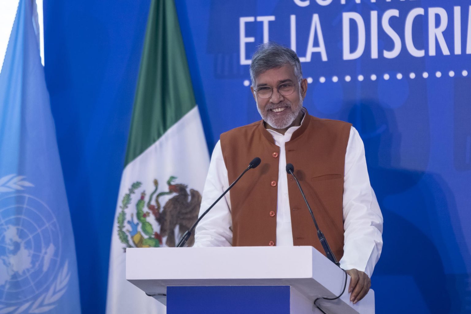 El activista hindú contra la explotación infantil y ganador del premio Nobel de la Paz en 2014, Kailash Satyarthi, habla hoy durante su participación en el Foro Global contra el Racismo y la Discriminación de la UNESCO en Ciudad de México (México).  EFE/Isaac Esquivel