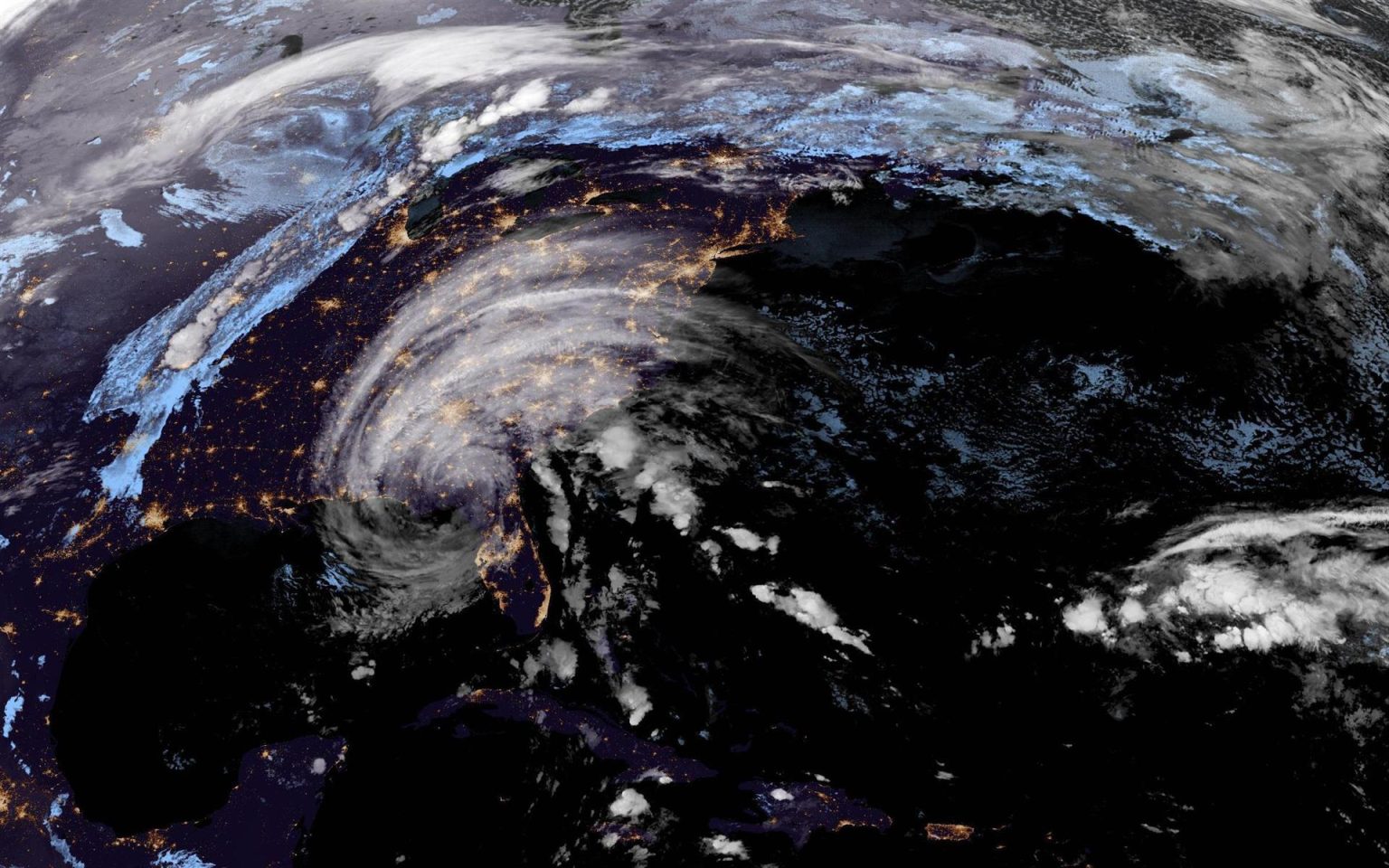 Fotografía satelital cedida por la Oficina Nacional de Administración Oceánica y Atmosférica (NOAA) a través del Centro Nacional de Huracanes (NHC) donde se muestra la localización del huracán Nicole encima del estado de Florida (EE.UU.). EFE/NOAA-NHC /SOLO USO EDITORIAL /NO VENTAS /SOLO DISPONIBLE PARA ILUSTRAR LA NOTICIA QUE ACOMPAÑA /CRÉDITO OBLIGATORIO