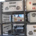 Fotografía de archivo de un detalle de varias cajas del Servicio Postal de EE.UU. (USPS) con boletas de votación anticipada. EFE/Giorgio Viera