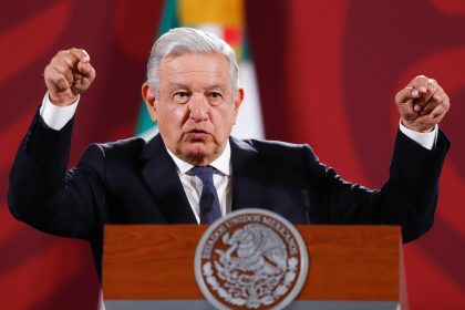 El presidente Andrés Manuel López Obrador, durante su participación en la conferencia matutina en el Palacio Nacional, hoy en la Ciudad de México (México). EFE/ Isaac Esquivel