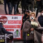 Familiares y amigos de la periodista asesinada Lourdes Maldonado, se manifiestan por el esclarecimiento del crimen, el 24 de enero de 2022 en Tijuana, Baja California (México). EFE/Joebeth Terriquez