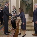 El rey Felipe VI, recibe en audiencia celebrada en el Palacio de la Zarzuela, Madrid a los congresistas de Estados Unidos participantes en el congreso "Transatlantic capital to capital exchange". EFE/Chema Moya