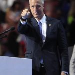 El representante estadounidense Sean Patrick Maloney ofrece un discurso en el Centro de Wells Fargo en Filadelfia, Pensilvania (EE.UU). Imagen de archivo. EFE/TANNEN MAURY